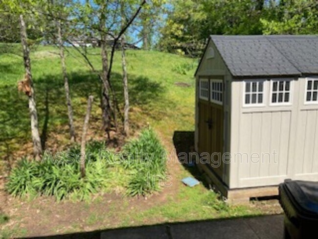 Building Photo - 150 Outer Dr