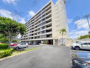 Building Photo - 2 bedroom, 2 bathroom 2 parking at Lakecrest