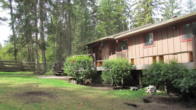 Building Photo - Charming Whitefish Home