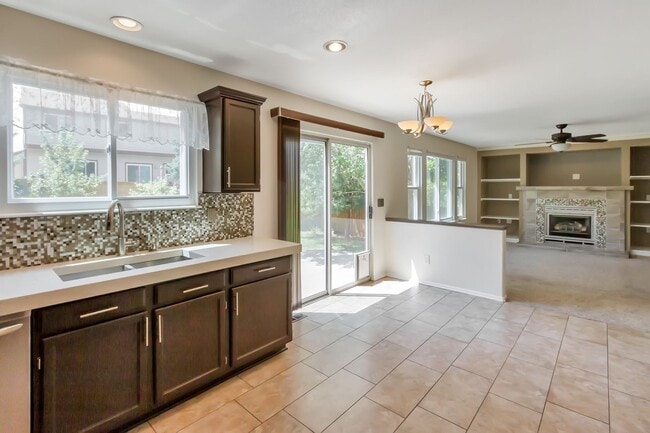 Building Photo - Charming 4 Bedroom 3 Bath in Highlands Ranch!