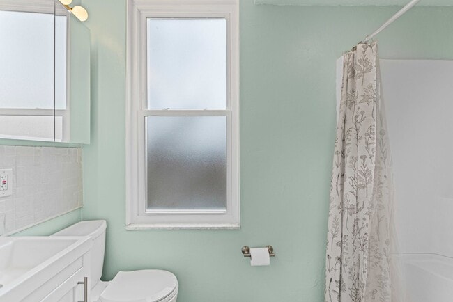 Building Photo - Fully Furnished 3 Bedroom Townhome in Central Lawrenceville