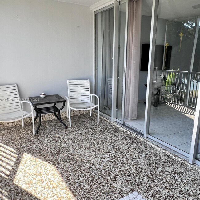 Building Photo - 1670 NE 191st St