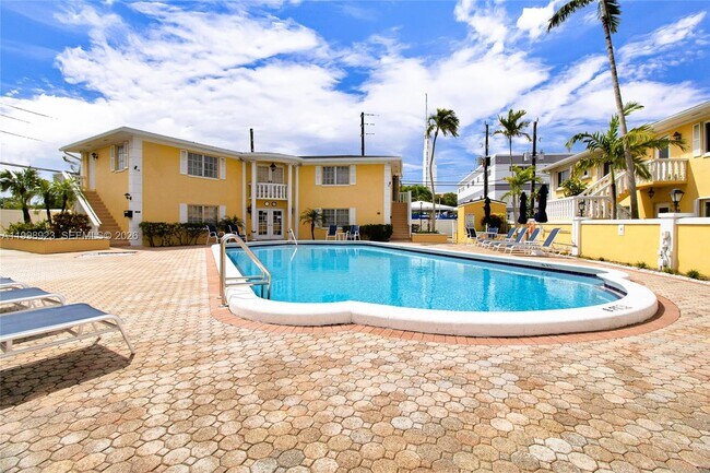 Building Photo - 2230 NE 56th Pl