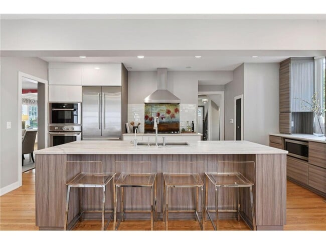 Building Photo - 3933 Zenith Ave S