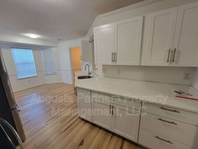 Building Photo - 2312 Perot Dr