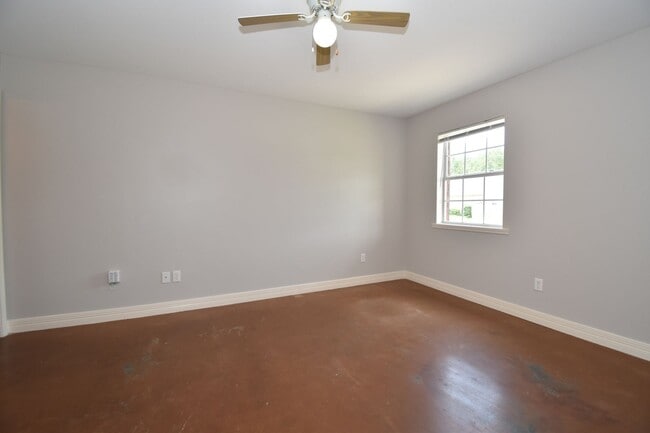 Building Photo - 3 Bedroom 2 Bath Home in Ruston