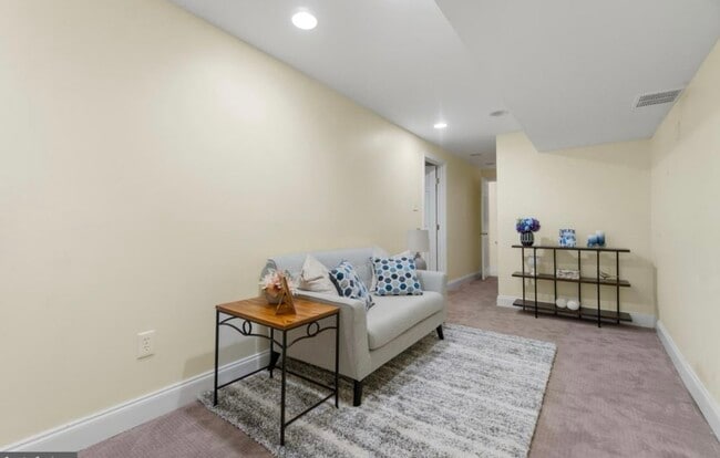 Building Photo - 128 W Fort Ave