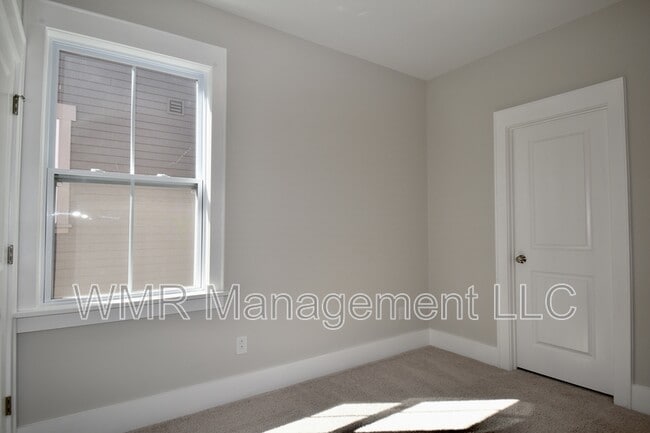 Building Photo - 724 Waterscape Ct