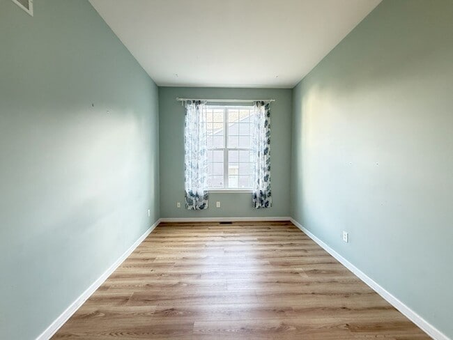 Building Photo - 3145 Pine Valley Way