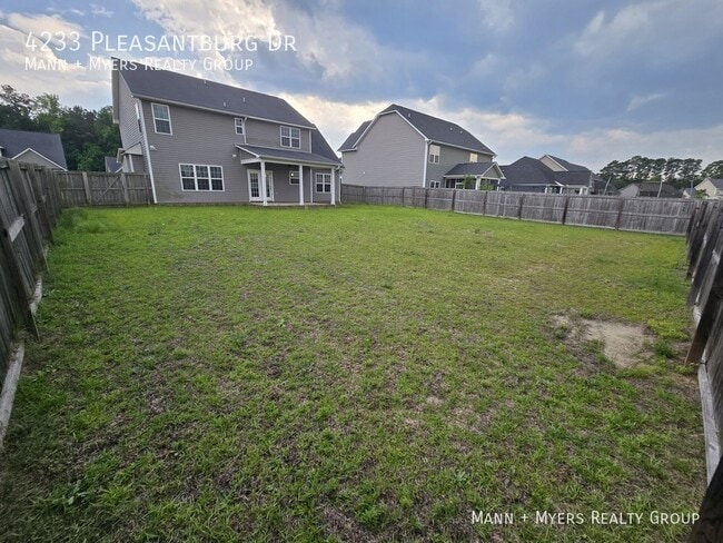 Building Photo - 4233 Pleasantburg Dr