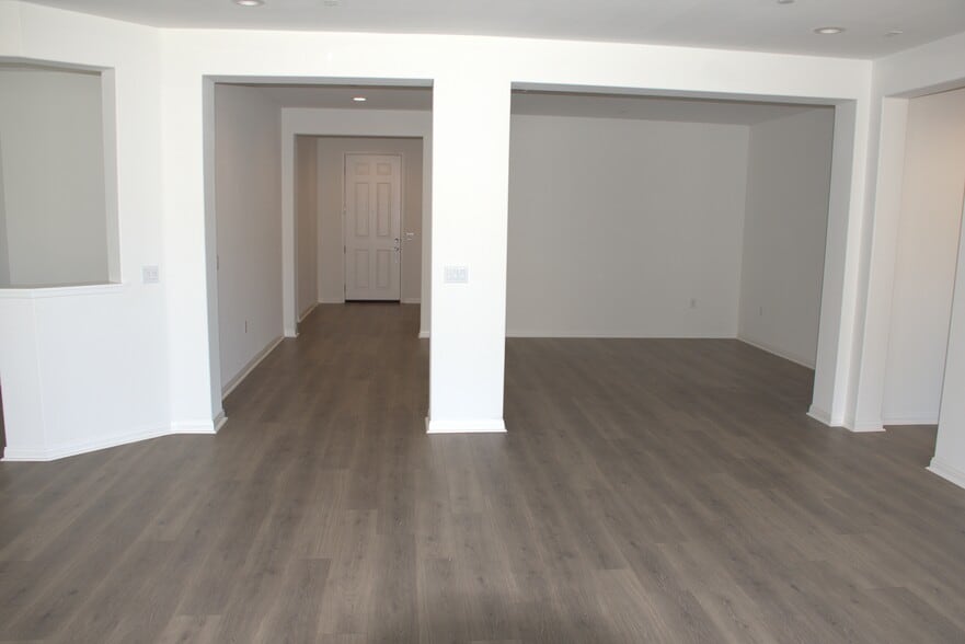 Building Photo - 25129 Sand Wedge Dr