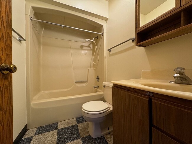 Building Photo - 408