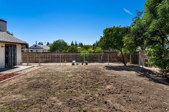 Building Photo - Beautiful 3 bedroom home in Clovis!