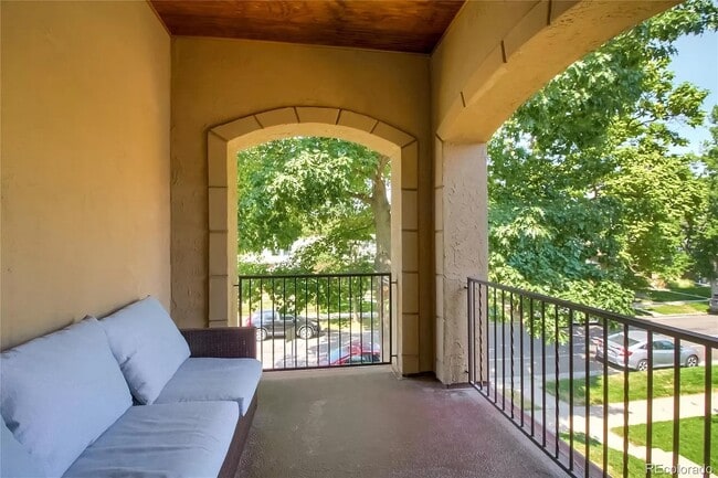 Building Photo - 5 bedroom home 3 blocks from Wash Park!