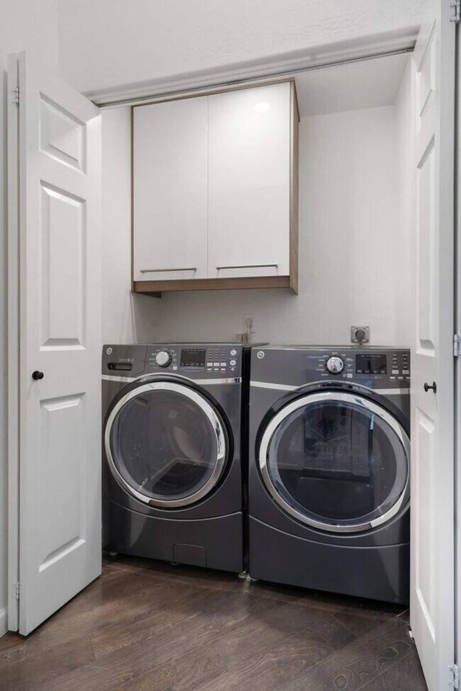 Building Photo - 7950 E Starlight Way