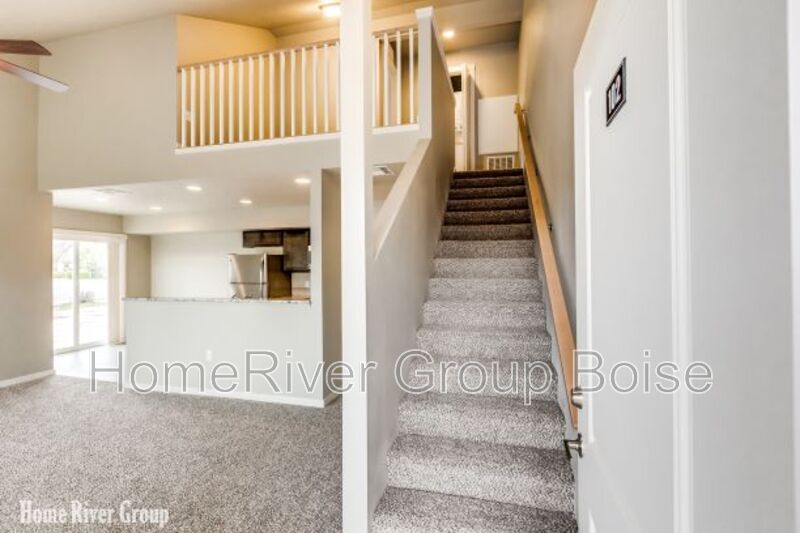 Building Photo - 182 S Trek Ln