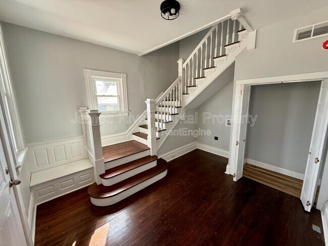 Building Photo - 317 Grove St