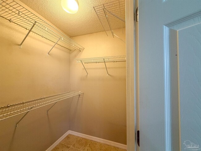 Building Photo - 3977 High Bridge Dr