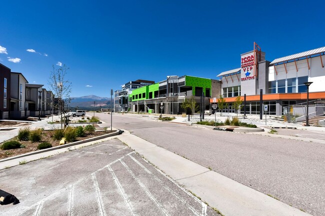 Building Photo - Contemporary Townhome in North CO Springs