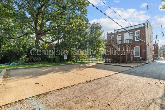 Building Photo - 3021 Iowa Ave