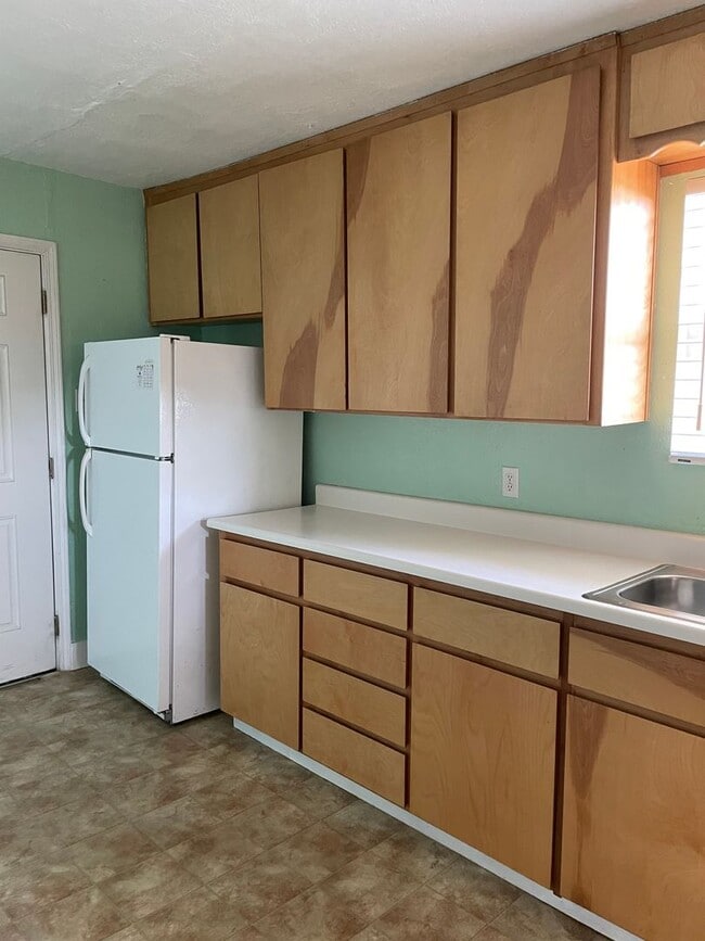 Building Photo - For Rent: Charming 2 Bedroom, 1 Bath Home ...