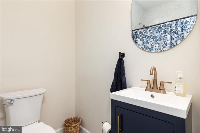 Building Photo - 321 Whispering Echos Dr