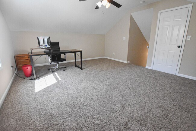 Building Photo - Pet Friendly Three Bedroom with Bonus!