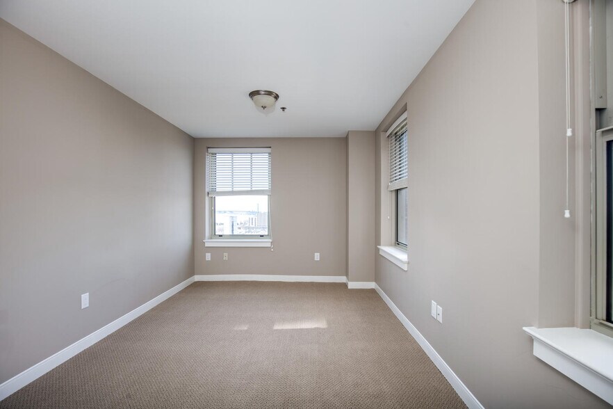 Building Photo - 525 W Lafayette Blvd