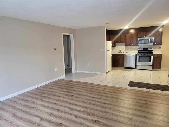 Building Photo - 1 Hallmark Gdns