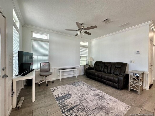 Building Photo - 138 NE Coastal Dr