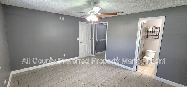 Building Photo - 5901 Aires Ave