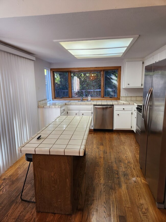 Building Photo - Rincon Valley 4 Bedroom, 2 Bathrooms w/Pool Great Santa Rosa Neighborhood