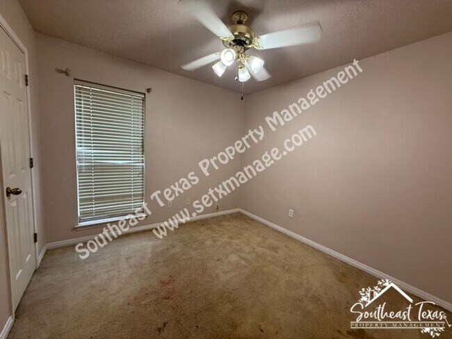 Building Photo - 7890 Jill Ln