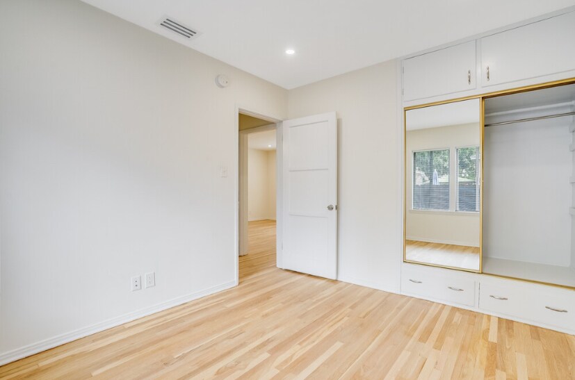 Building Photo - 4244 Tujunga Ave