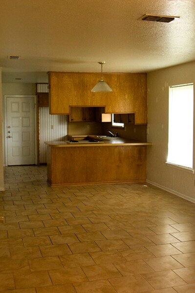 Building Photo - 111 Willow Ln