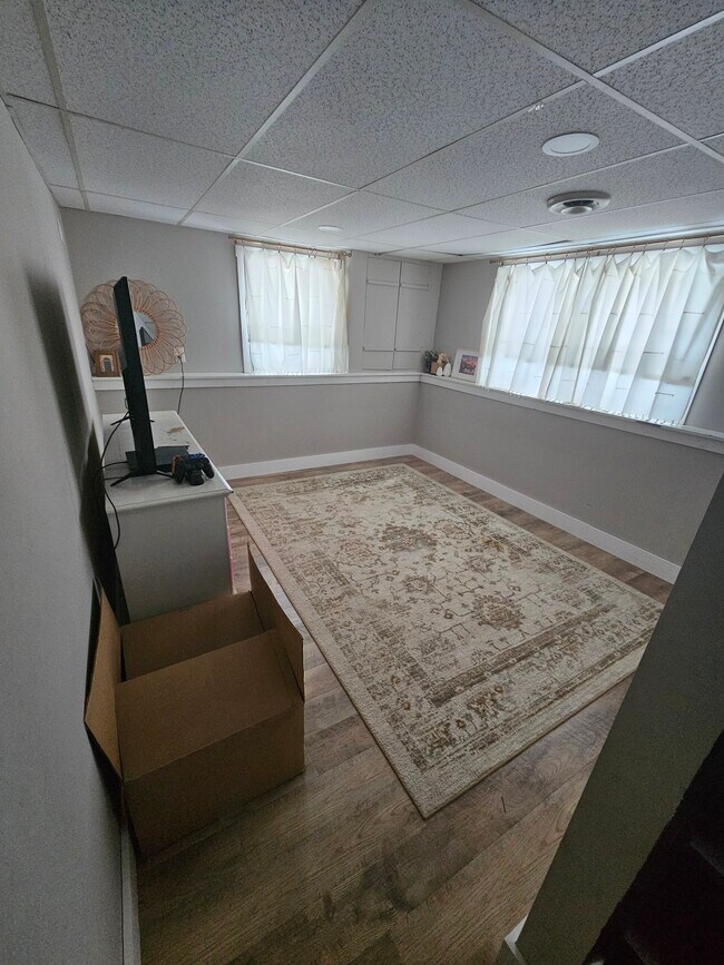 Building Photo - 12 Carolyn St