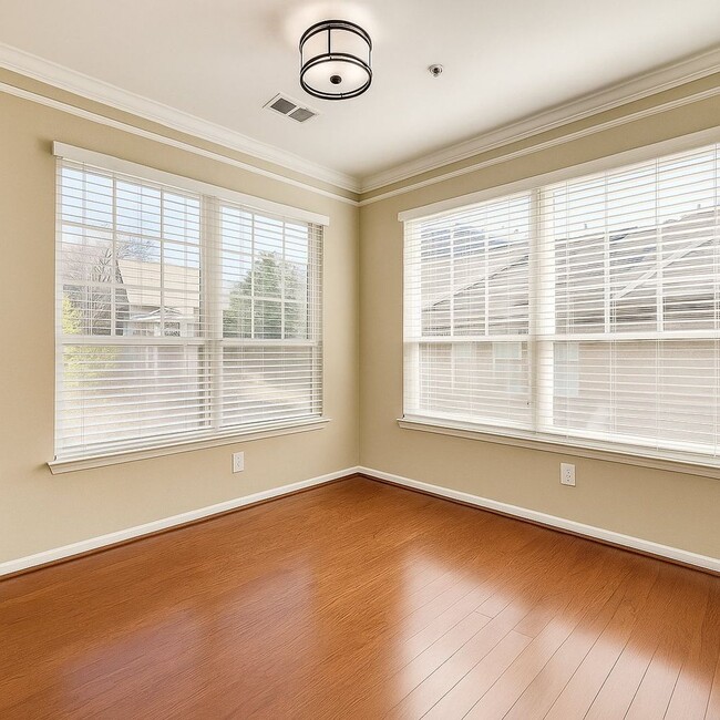 Building Photo - Fabulous 2br/2ba for rent in convenient Ga...