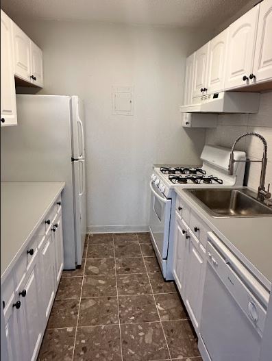 Kitchen - 33 Pond Ave