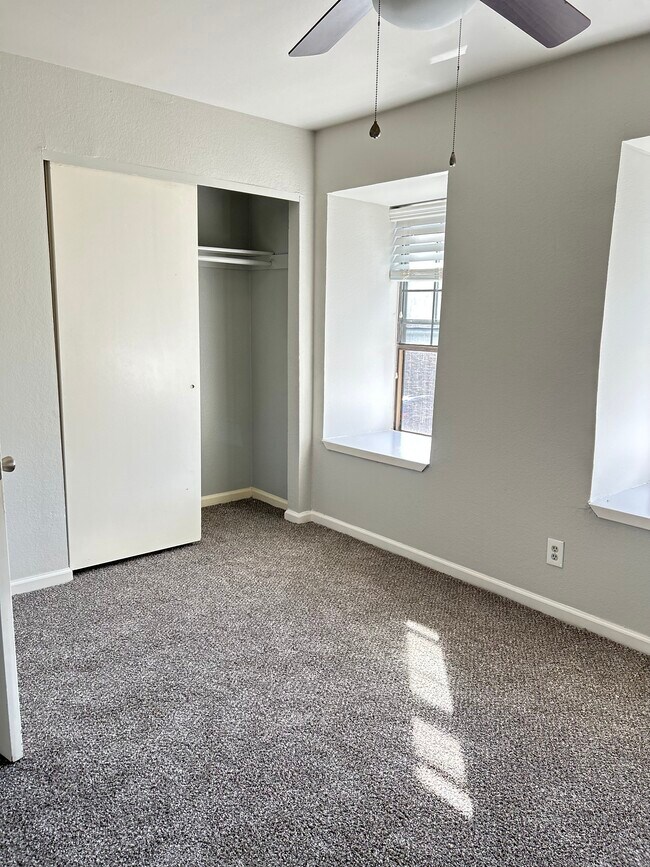 Building Photo - 644 W Collins St