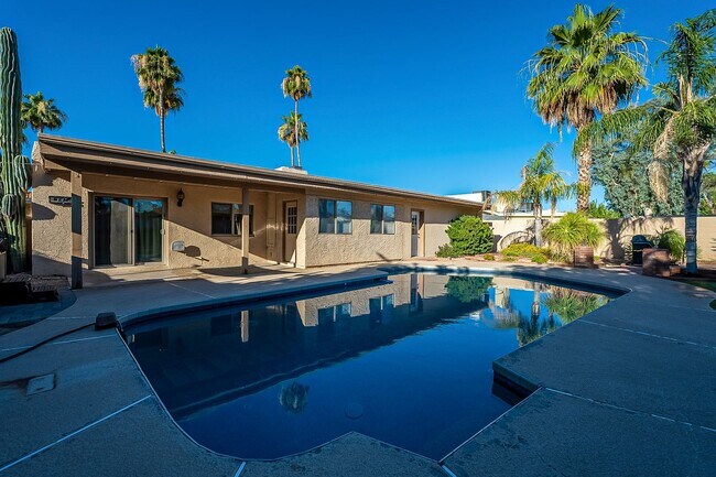 Building Photo - Three Bedrooms & POOL in 85254!