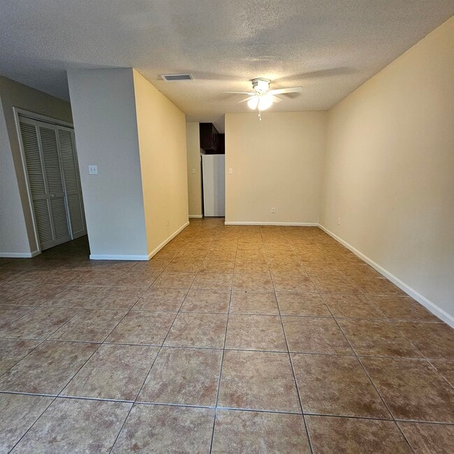Building Photo - 3701 Donovan Dr