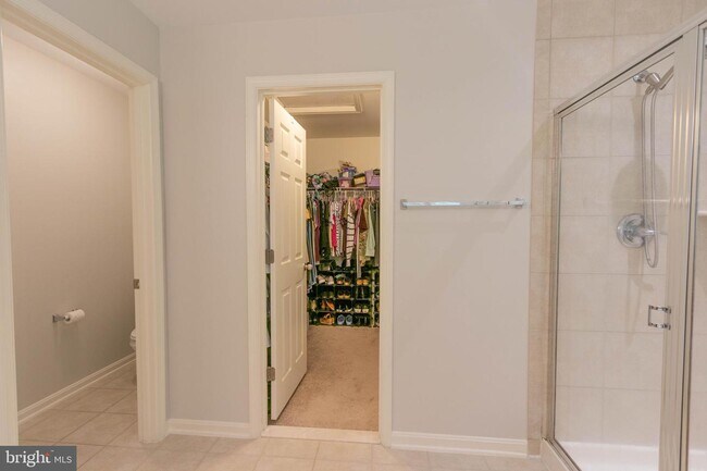 Building Photo - 8061 Side Hill Dr