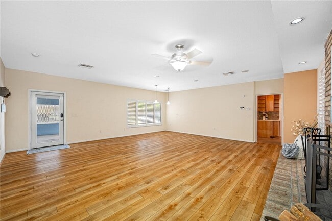 Building Photo - 401 Whitcomb Blvd