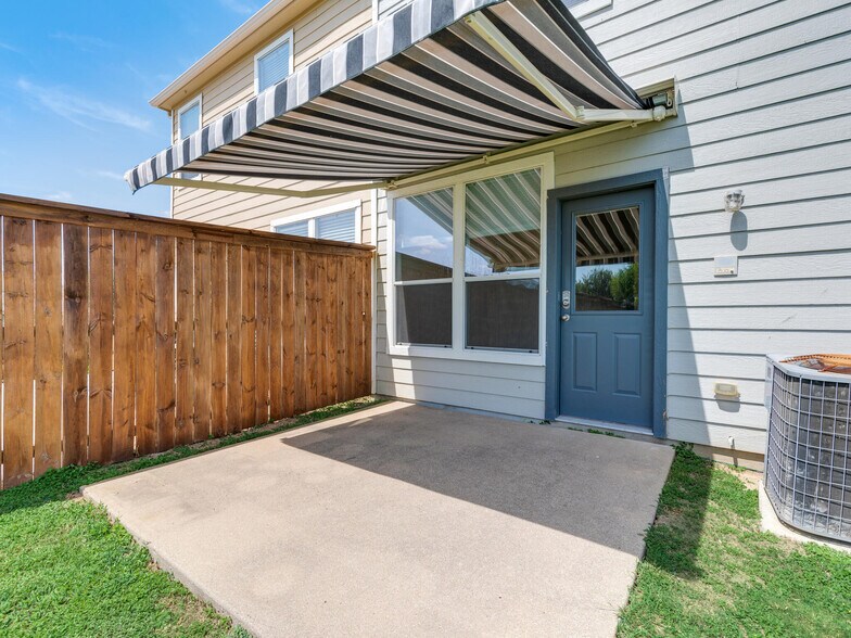 Chic Sunsetter Awning Patio - 10528 Astor Dr