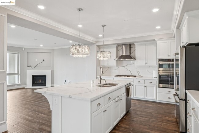 Building Photo - 6733 Skyview Dr
