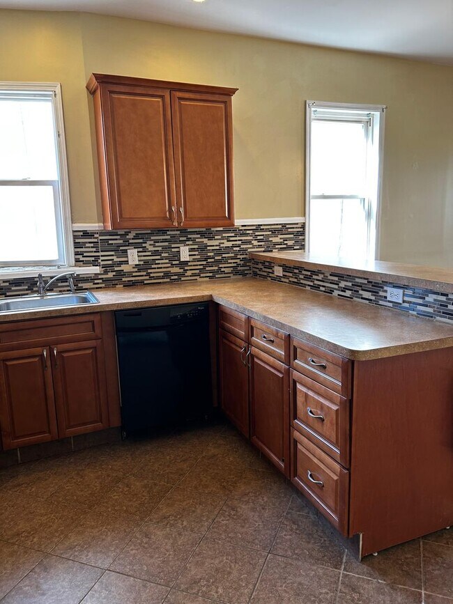 Building Photo - 1326 E Gibson St