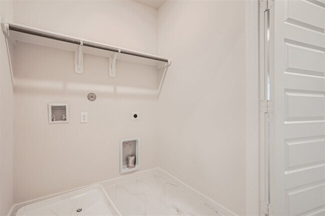 Building Photo - 33115 Oak Hts Pl