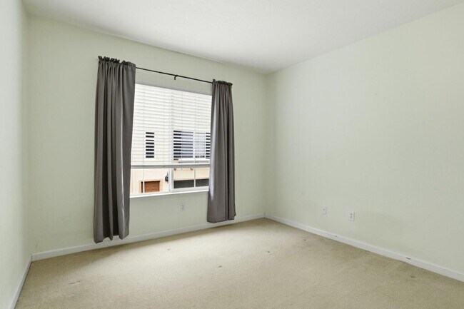 Building Photo - 1418 Allegado Alley