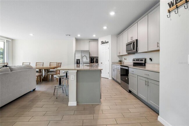 Building Photo - 956 Cambridge Dr