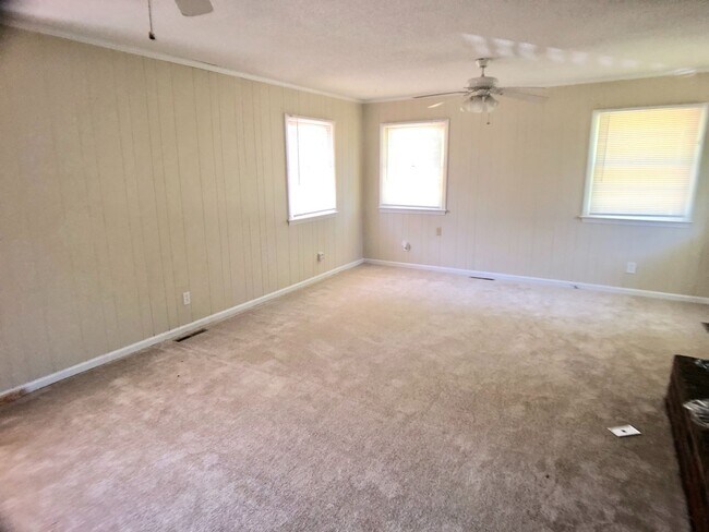 Building Photo - 3 BR close to Linley Park and Arboretum